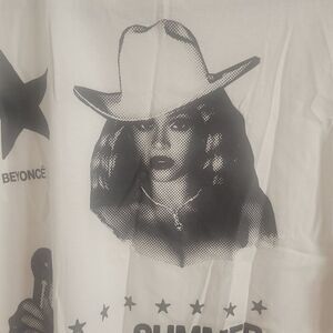 Beyoncé Size Medium 2023 Renaissance World Tour White T Shirt Stars Cowboy Hat